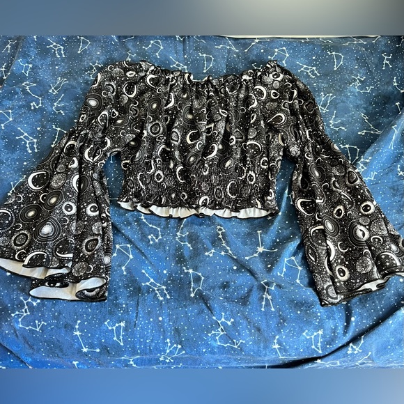 ROMWE Tops - NWOT Romwe Moon Crop Top Flowy Blouse